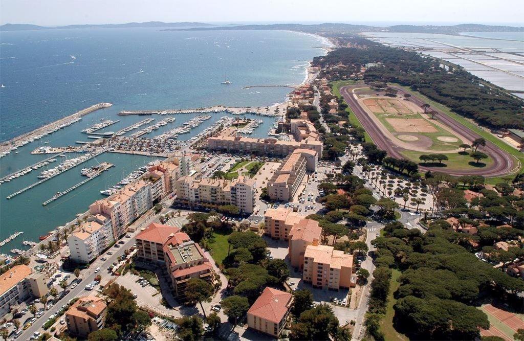 Spacieux Studio Sur Le Port De Ιέρ Εξωτερικό φωτογραφία