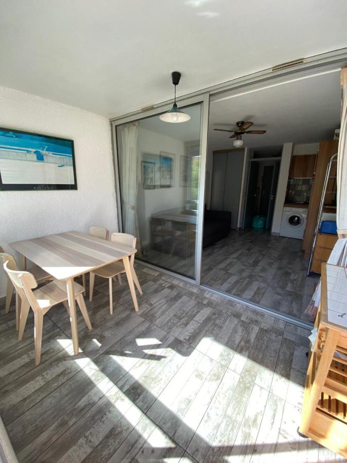 Spacieux Studio Sur Le Port De Ιέρ Εξωτερικό φωτογραφία