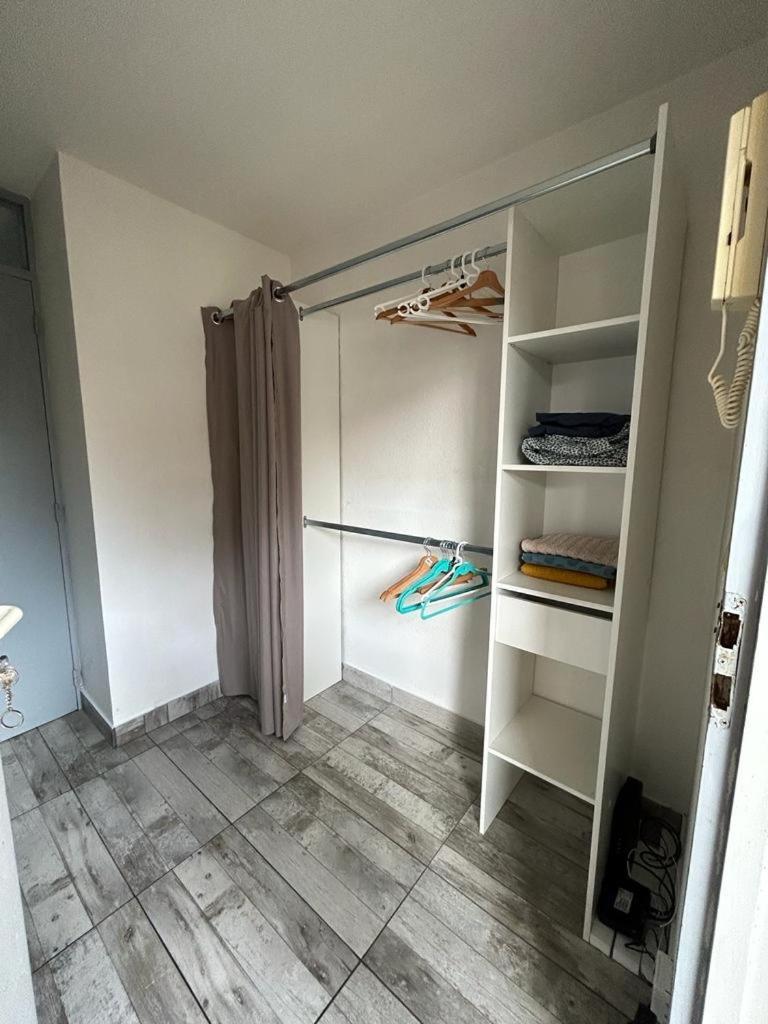 Spacieux Studio Sur Le Port De Ιέρ Εξωτερικό φωτογραφία