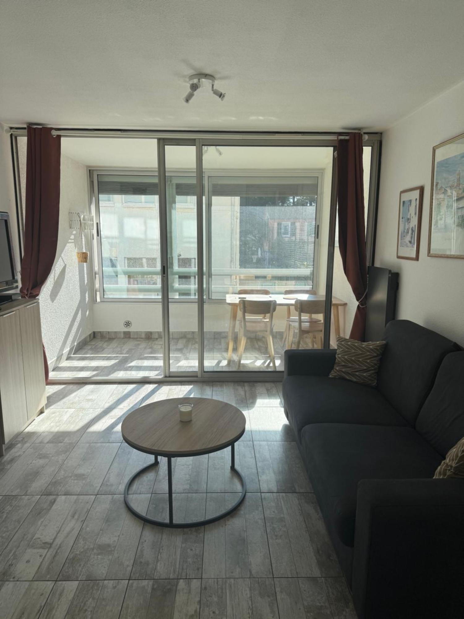Spacieux Studio Sur Le Port De Ιέρ Εξωτερικό φωτογραφία